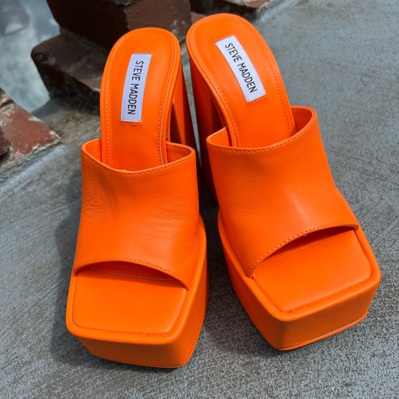 Steve Madden Shoes - steve madden trixie heel in orange leather